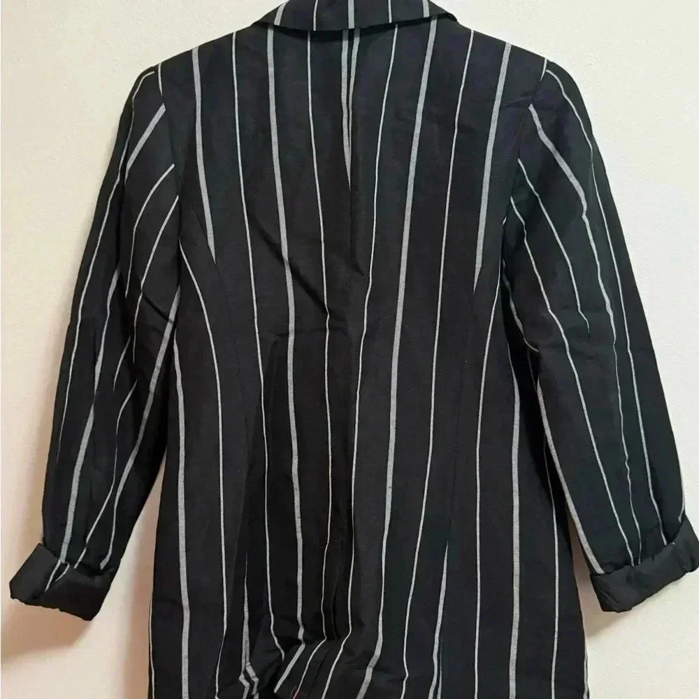 a new day - Women’s Easy Wear Black and White Striped Blazer - Size 2 - Picture 7 of 7